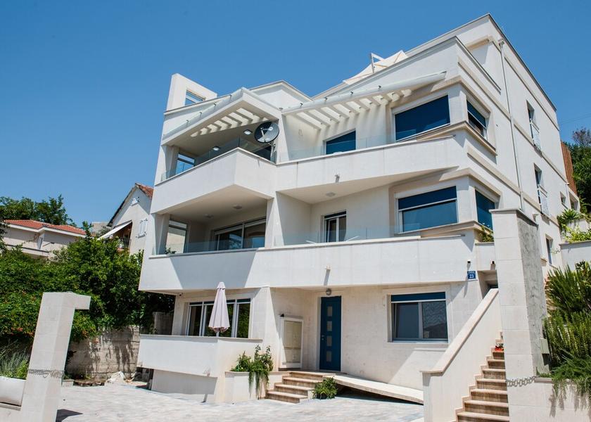  Tivat Exterior Detail