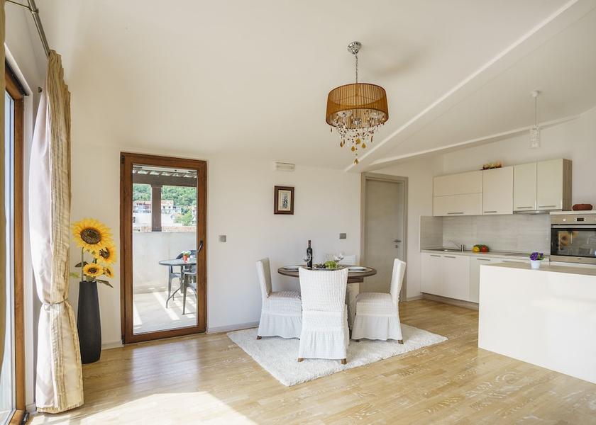  Tivat Interior Entrance