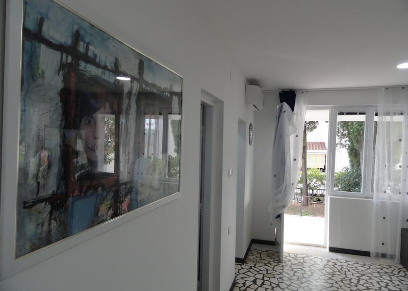  Petrovac Interior Entrance
