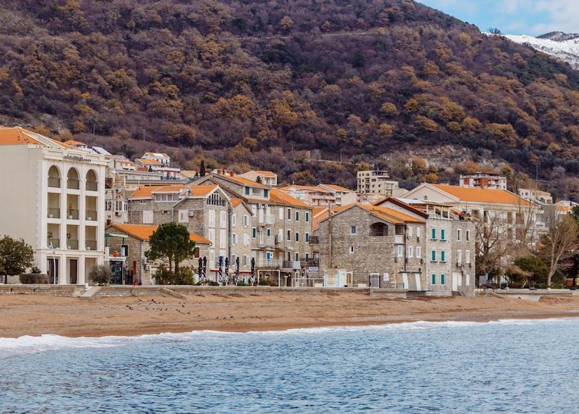  Petrovac Exterior Detail