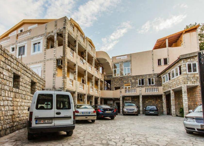  Petrovac Exterior Detail