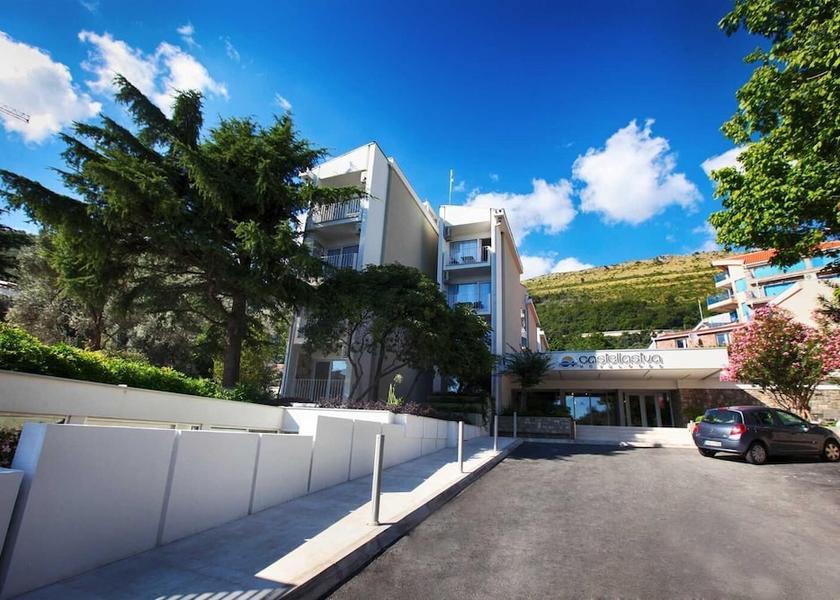  Petrovac Exterior Detail