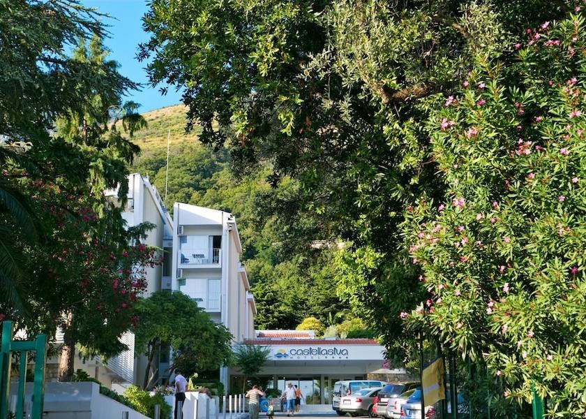  Petrovac Exterior Detail
