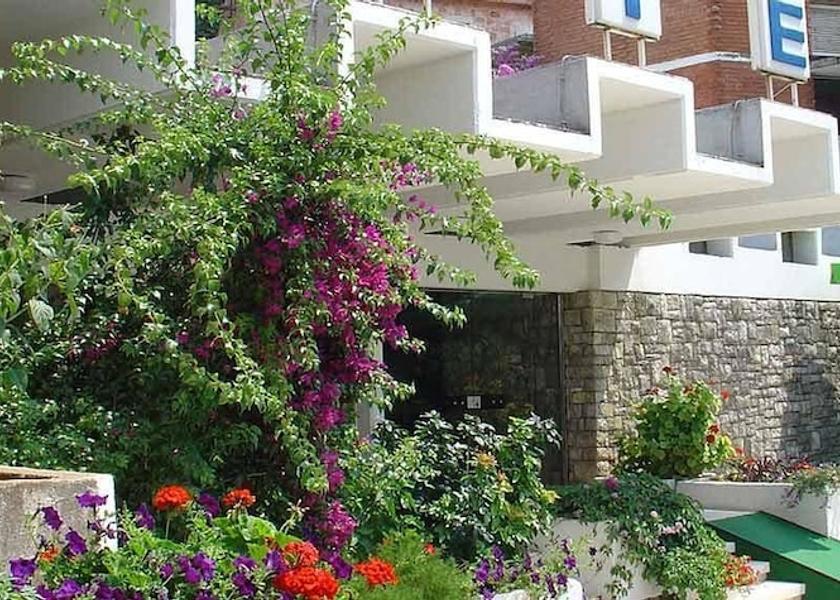  Petrovac Exterior Detail