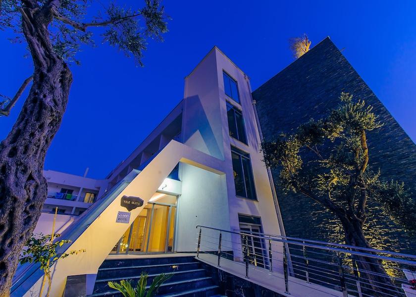  Petrovac Exterior Detail