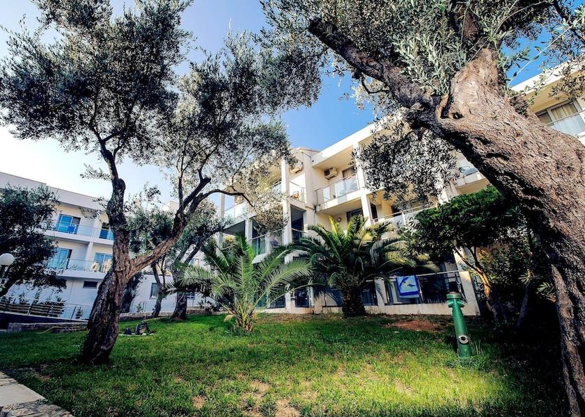  Petrovac Exterior Detail