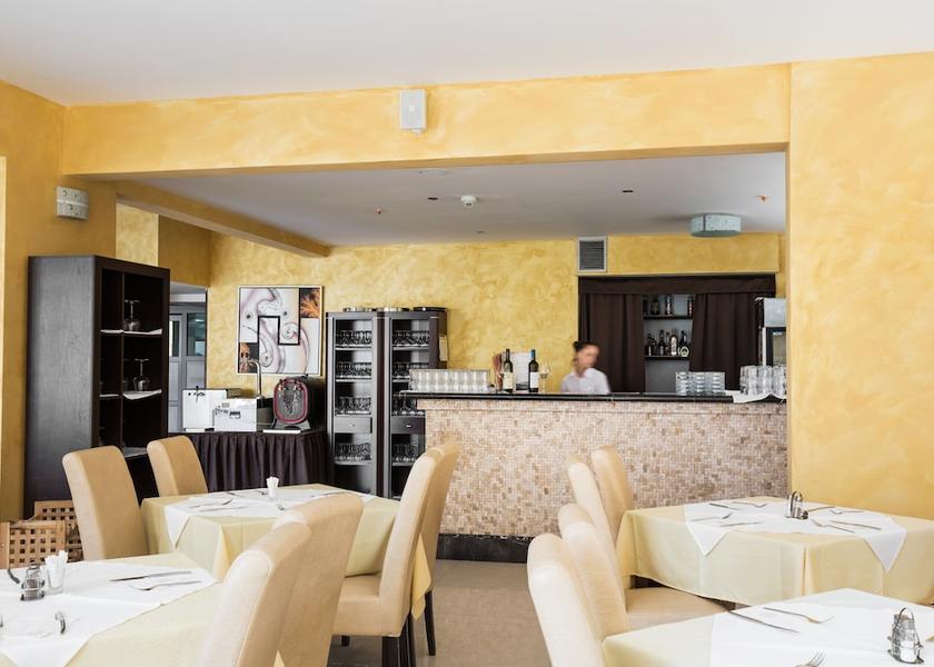  Petrovac Interior Entrance