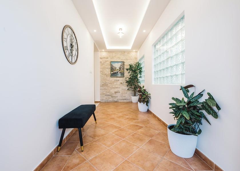  Ulcinj Interior Entrance