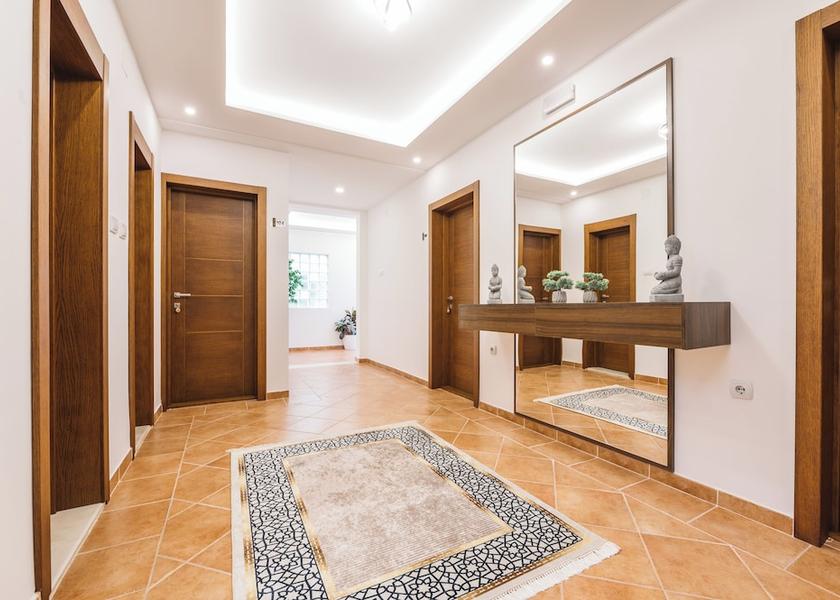  Ulcinj Interior Entrance