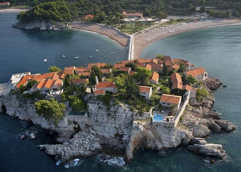  Becici Outdoor Wedding Area