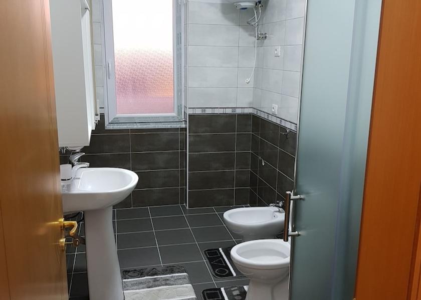  Shkoder Bathroom