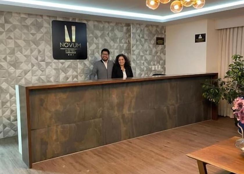 La Paz La Paz Reception