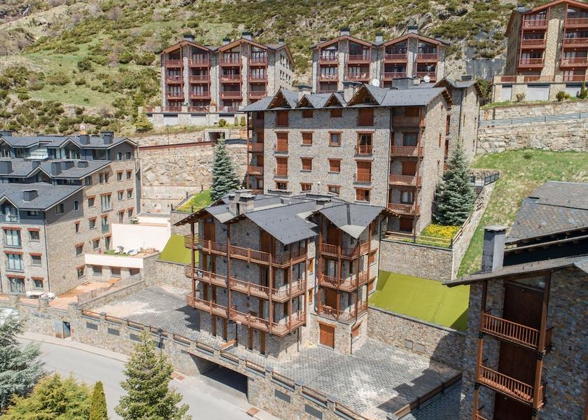  El Tarter Exterior Detail