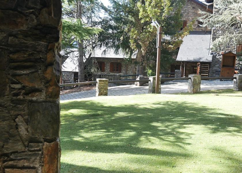  El Tarter Exterior Detail