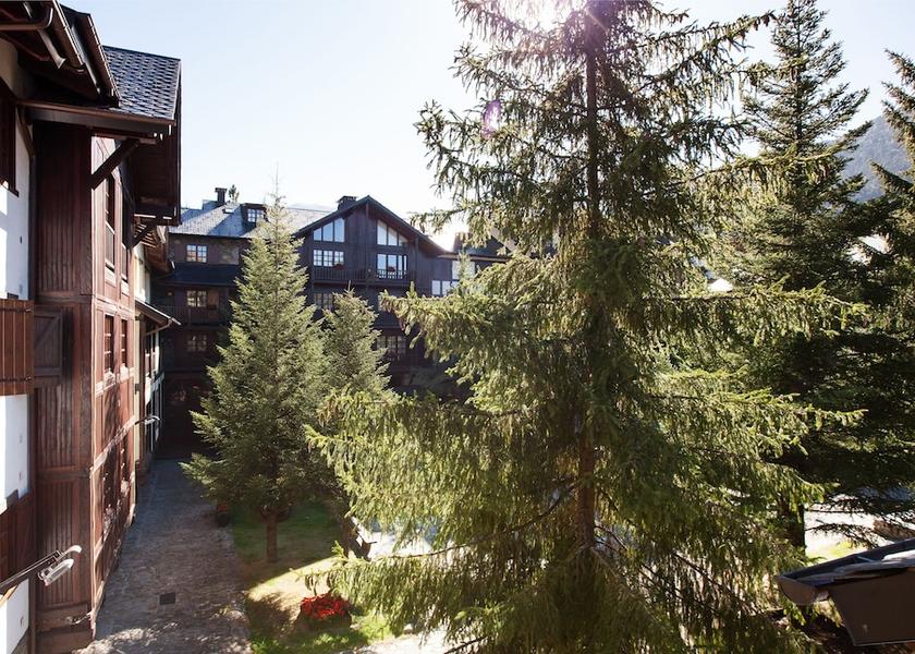  El Tarter Exterior Detail