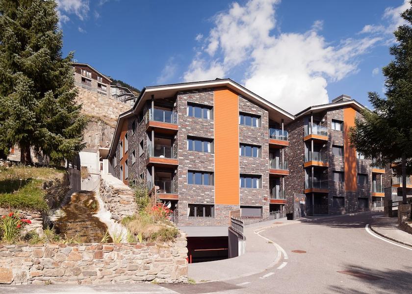  El Tarter Exterior Detail