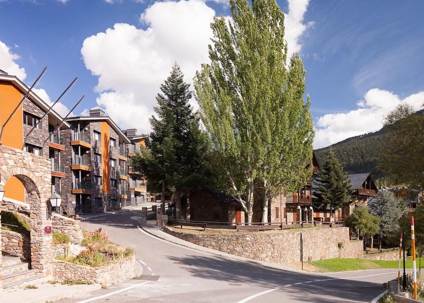  El Tarter Exterior Detail