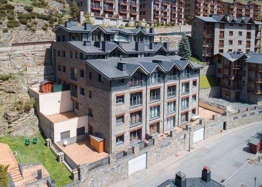  El Tarter Exterior Detail