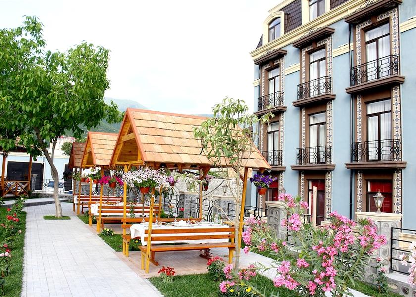  Sheki Terrace/patio