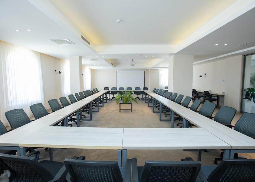  Baku Meeting Room