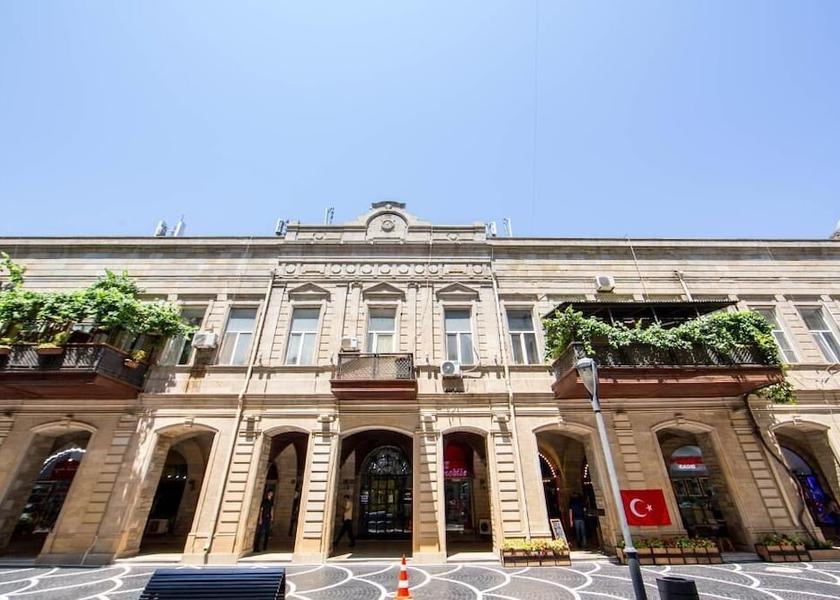  Baku Front of property