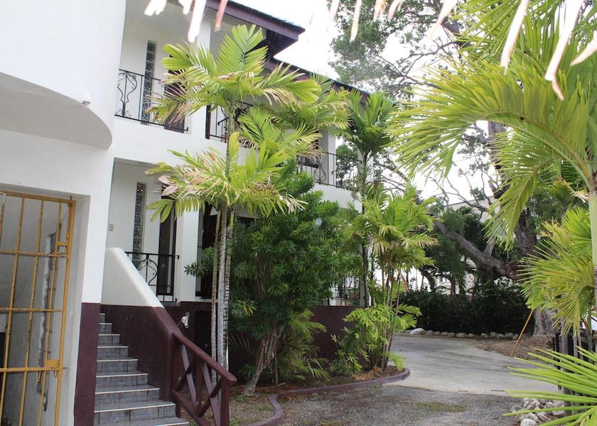  Oistins Exterior Detail