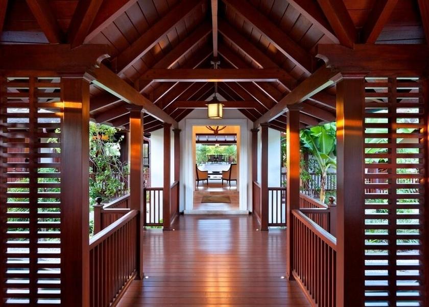  Holetown Interior Entrance