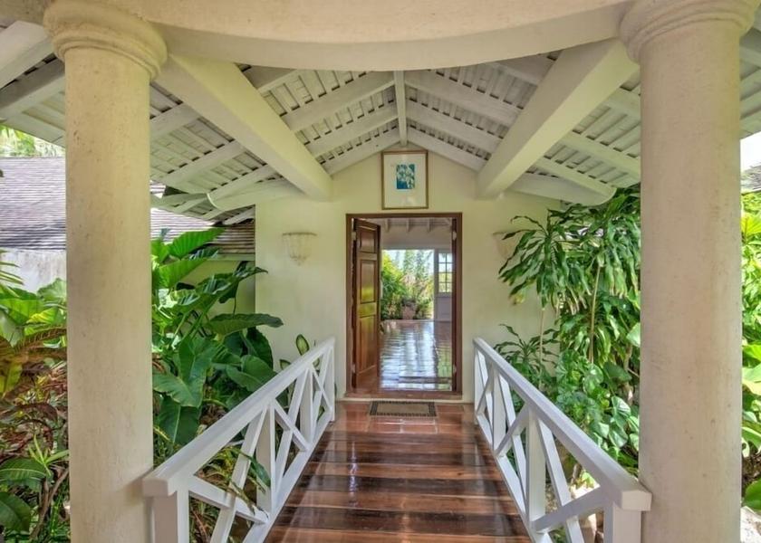  Holetown Interior Entrance