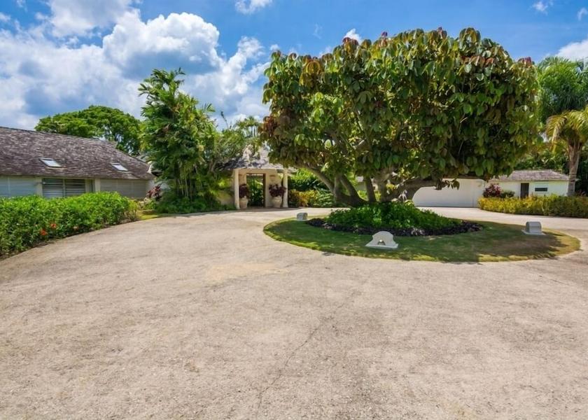  Holetown Property Grounds