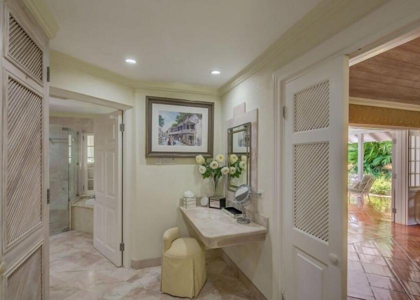  Holetown Interior Entrance