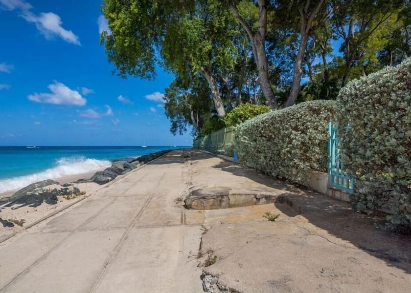 Holetown Beach