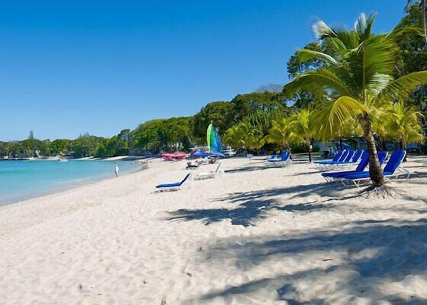  Holetown Beach