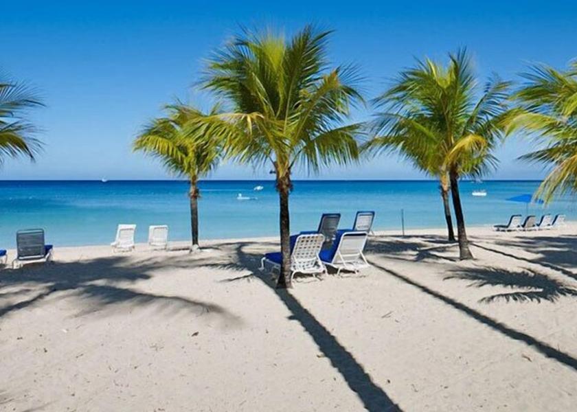  Holetown Beach