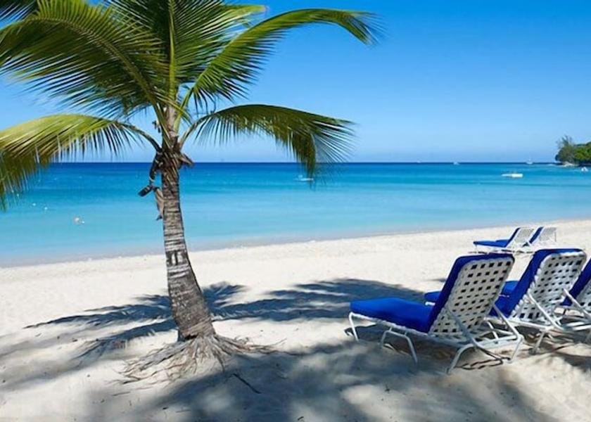  Holetown Beach