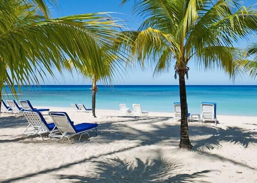  Holetown Beach