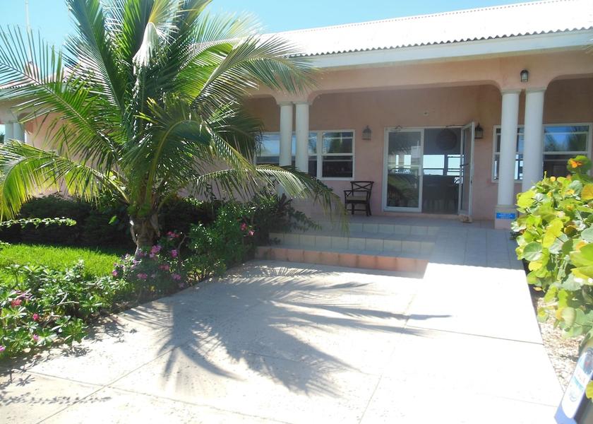 Long Island Clarence Town Exterior Detail