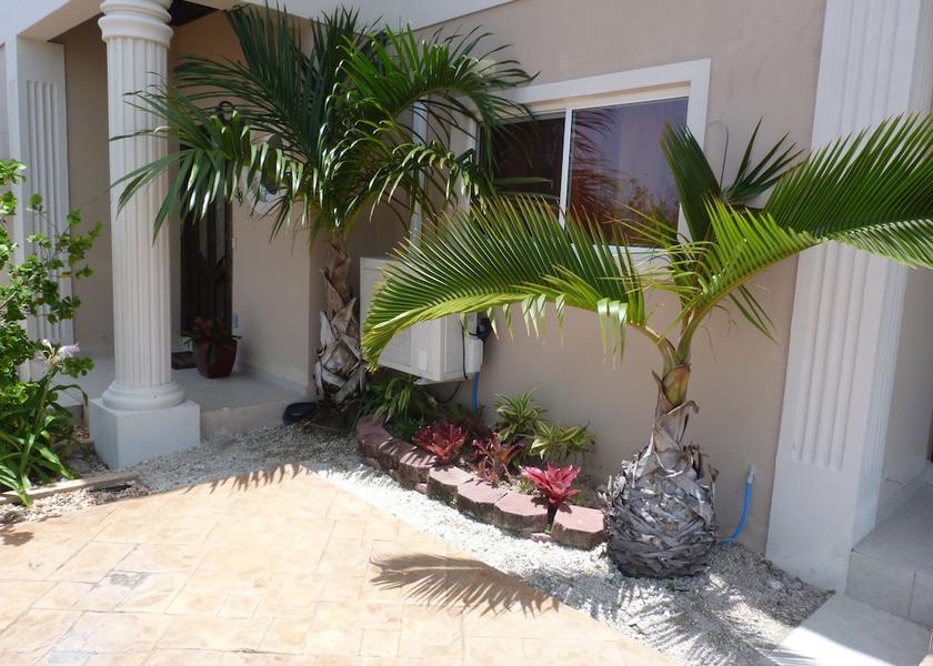  Nassau Facade