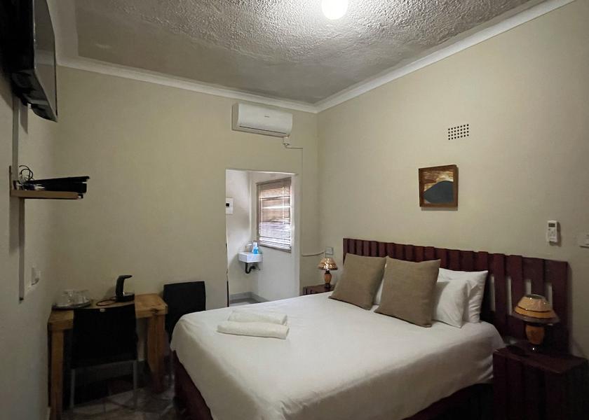  Francistown Room