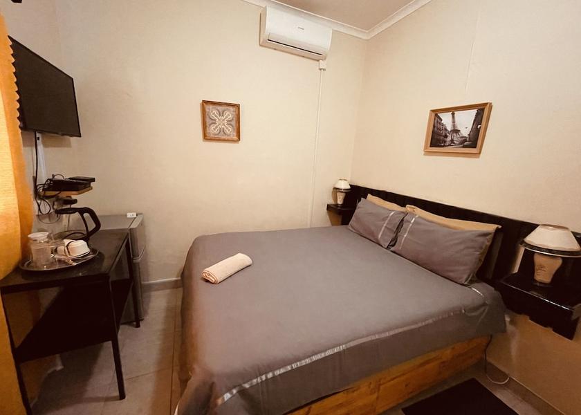  Francistown Room