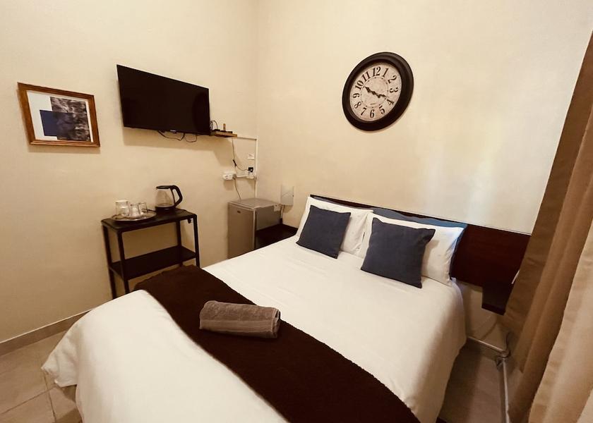  Francistown Room
