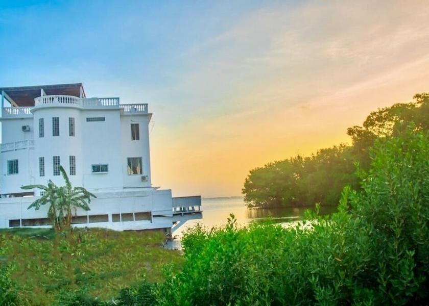  Belize City Exterior Detail
