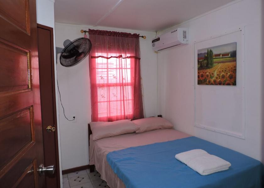  Caye Caulker Interior Entrance
