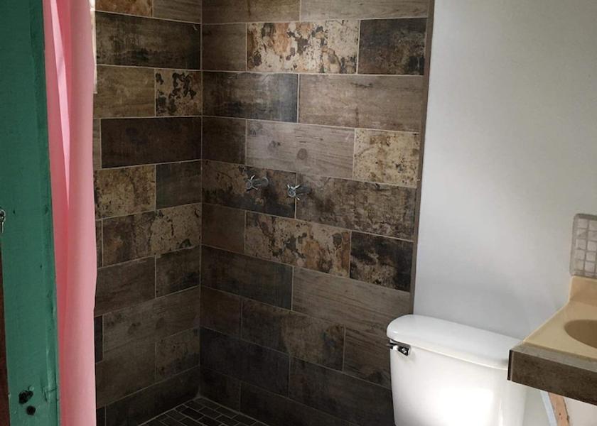  Caye Caulker Bathroom