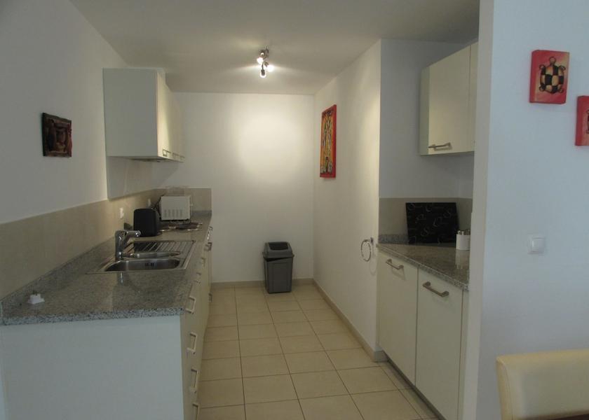  Sal Kitchen