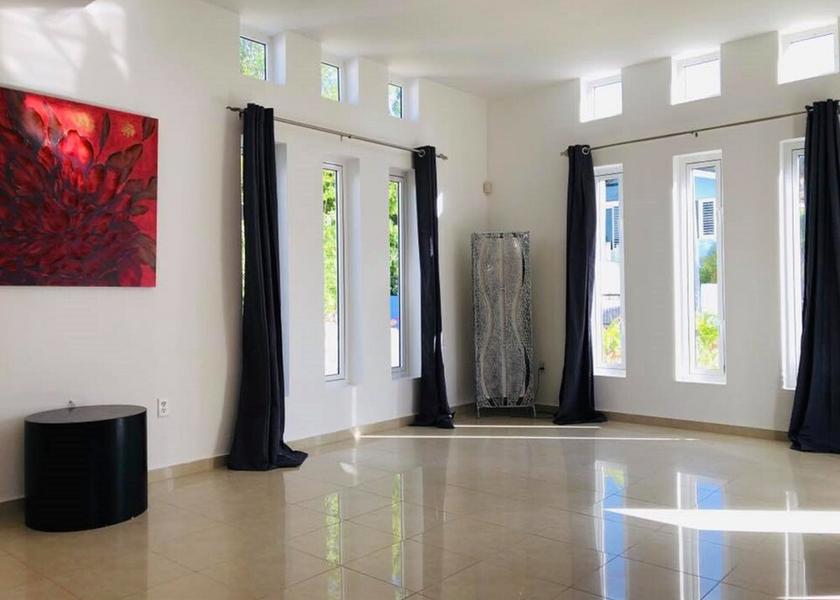  Jan Thiel Interior Entrance