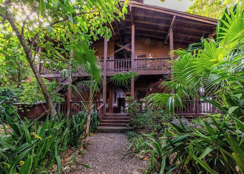 Islas de la Bahia Roatan Interior Entrance