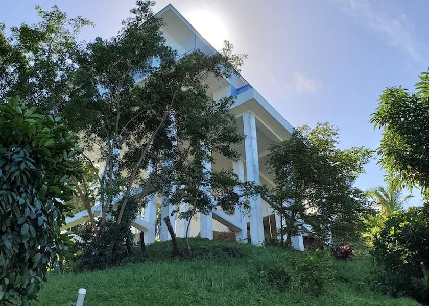 Islas de la Bahia Roatan Exterior Detail