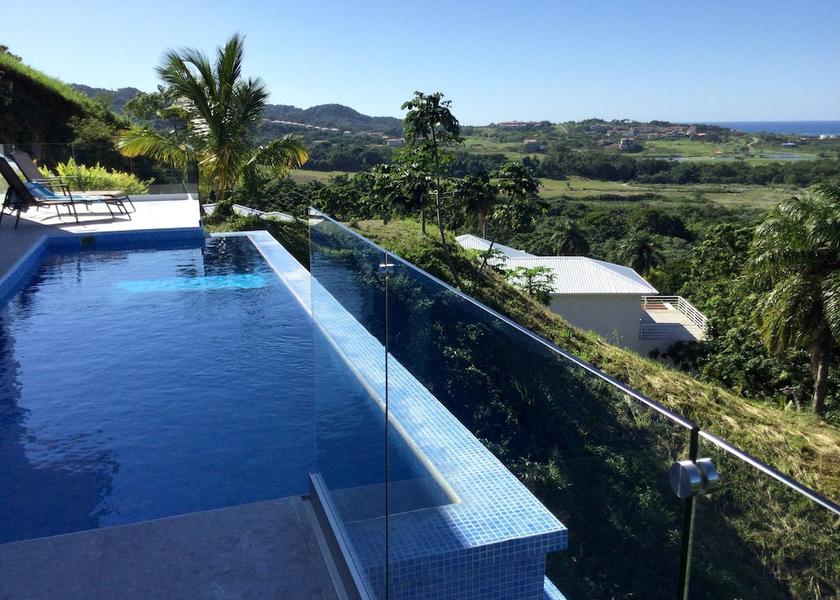 Islas de la Bahia Roatan Exterior Detail