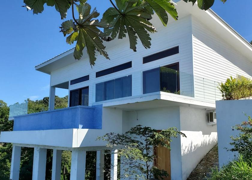 Islas de la Bahia Roatan Exterior Detail