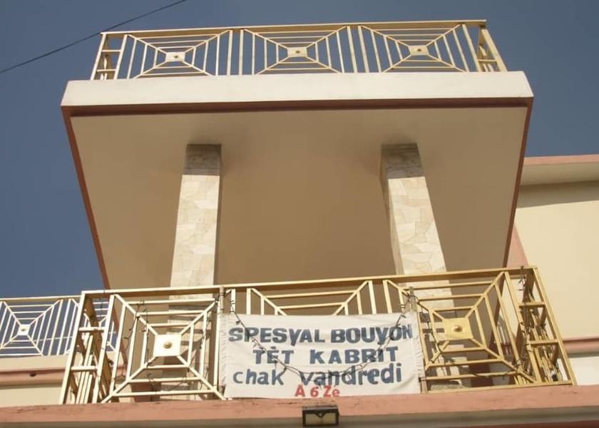  Port-au-Prince Exterior Detail